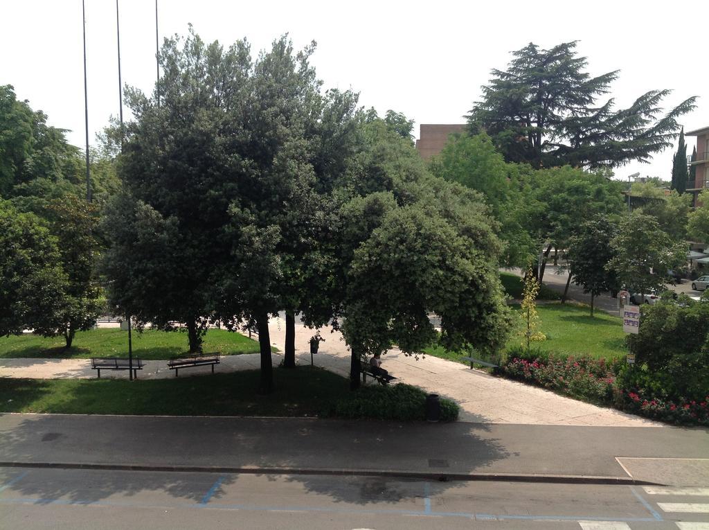 Ai Giardini Rooms -Vicino Ospedale Borgo Trento E Centro Storico Verona Exterior foto